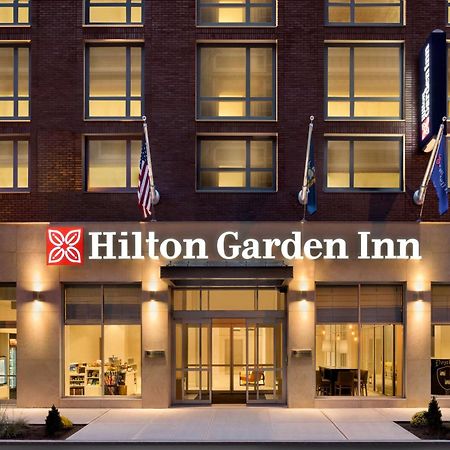 Hilton Garden Inn New York Times Square South Exterior photo