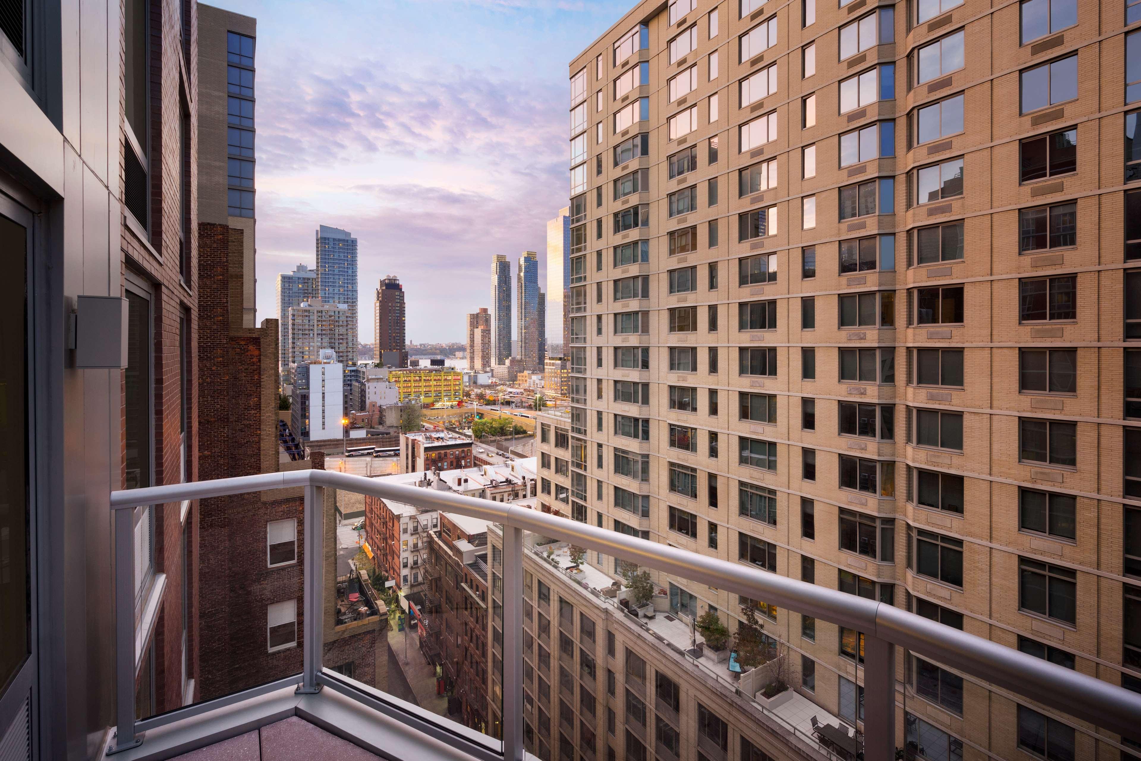 Hilton Garden Inn New York Times Square South Exterior photo